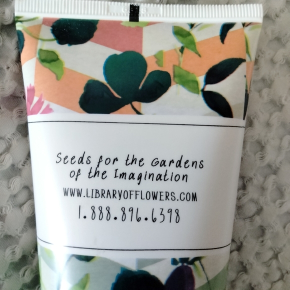 Library of Flowers Shower Gel 💜💜 - Picture 3 of 6